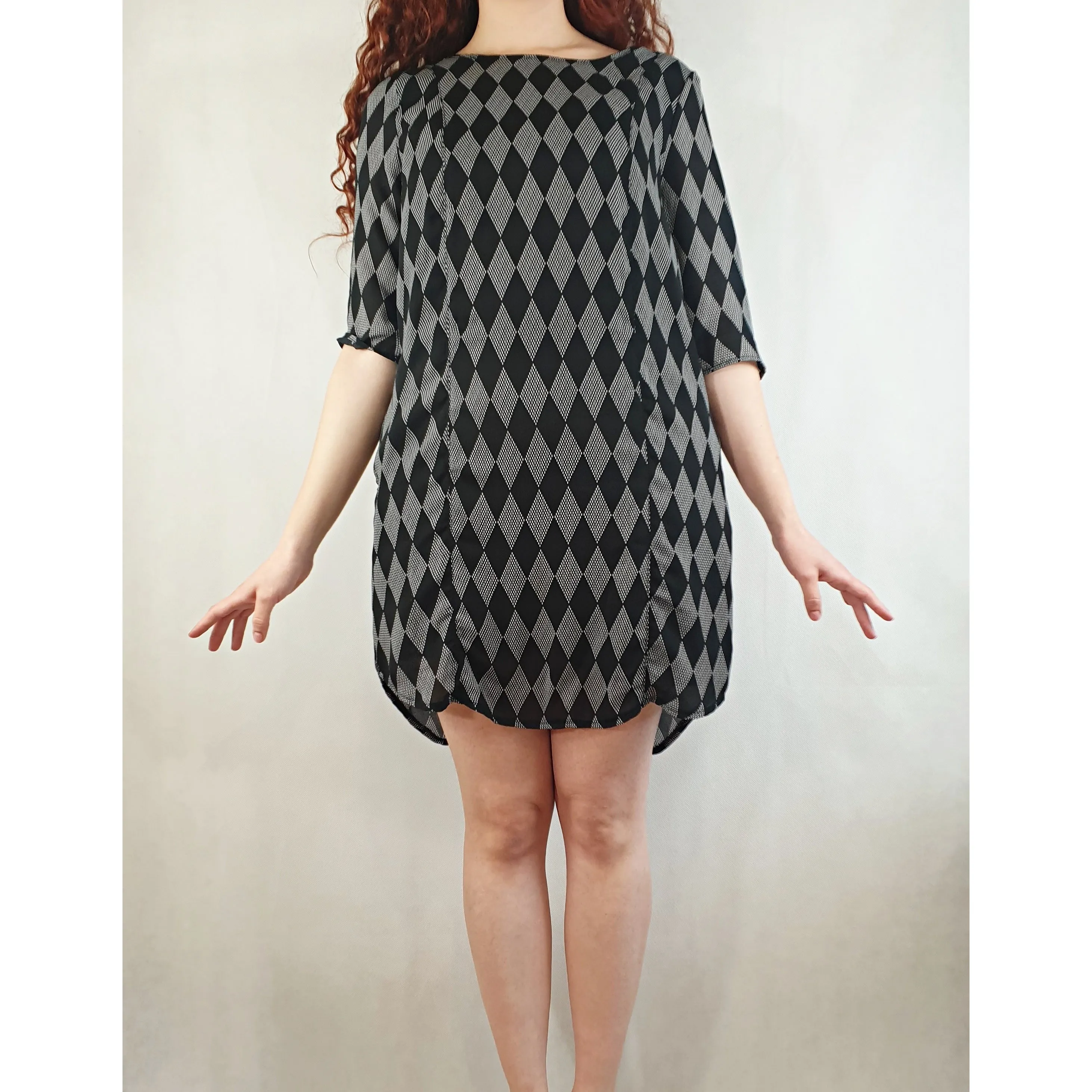 Alice in The Eve black half sleeve dress with white diamond print size 10