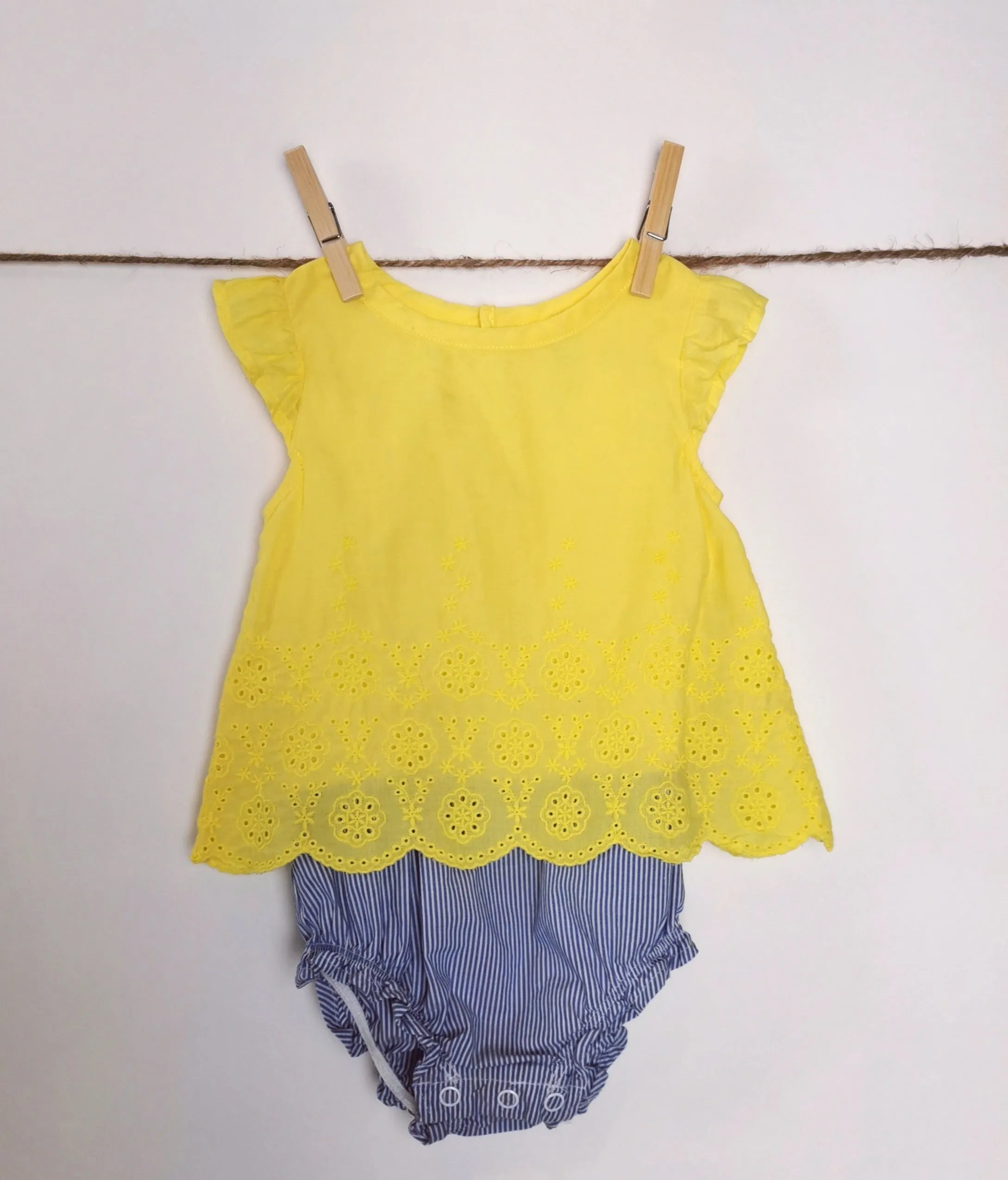 BABY GIRL SIZE(S) 9 & 12 MONTHS - CARTER'S, Yellow Eyelet Ruffled Onesie Dress EUC B38