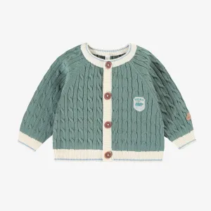 Cardigan en tricot turquoise cendré avec torsades verticales, naissance || Dusty turquoise knit cardigan with vertical twists, newborn