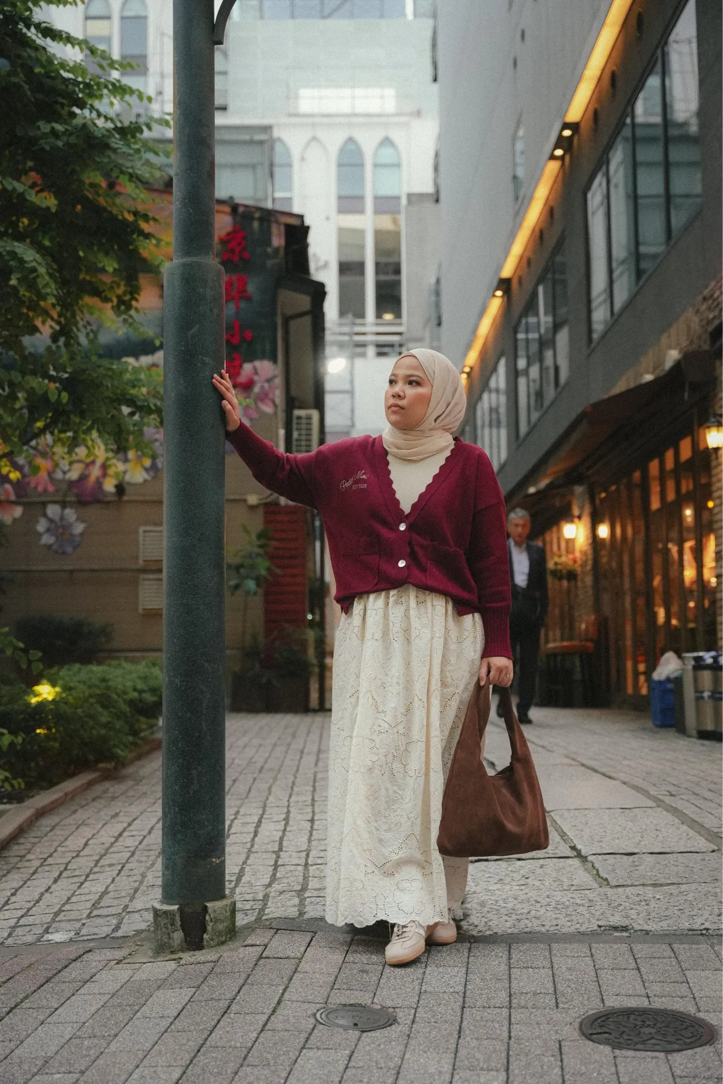 CLASSIC CARDI IN GARNET