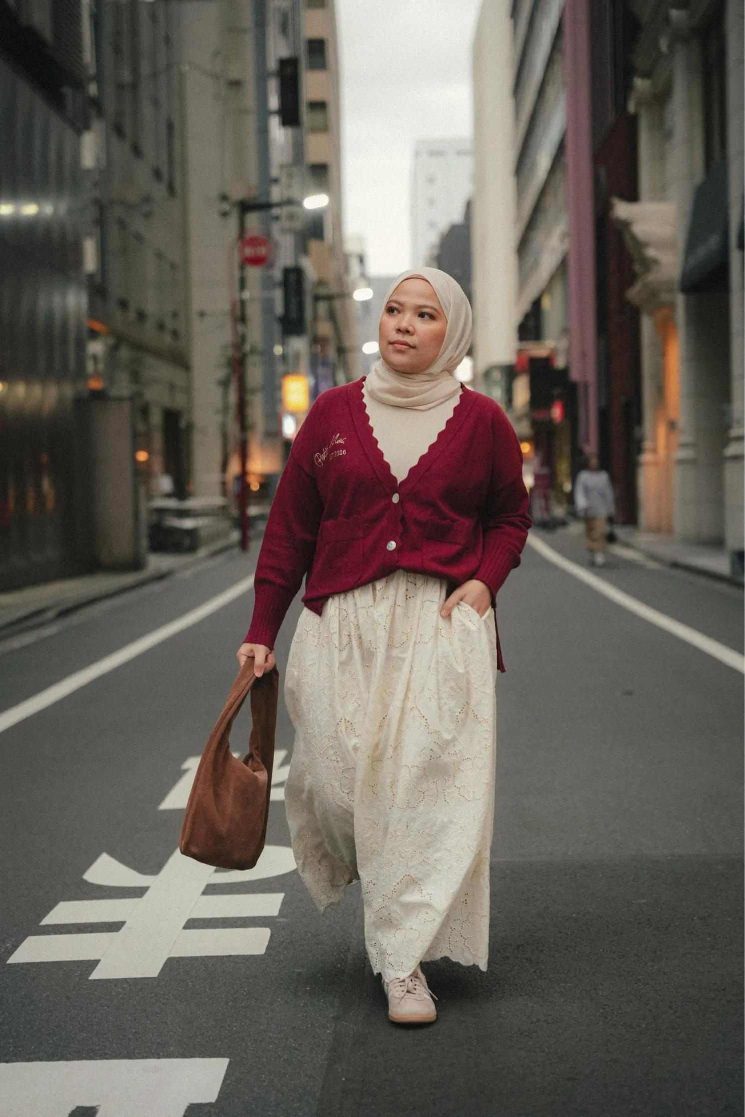 CLASSIC CARDI IN GARNET