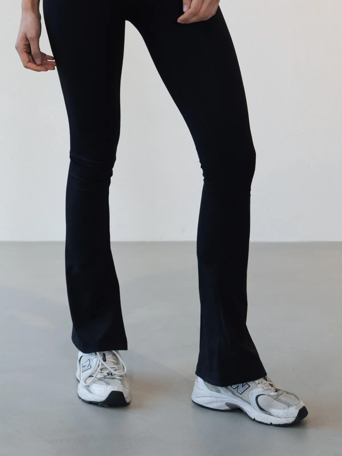 FLARED PILATES LEGGINGS - Black
