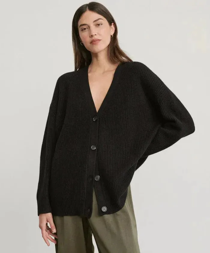Giulia – Women’s Slim-Fit Cardigan