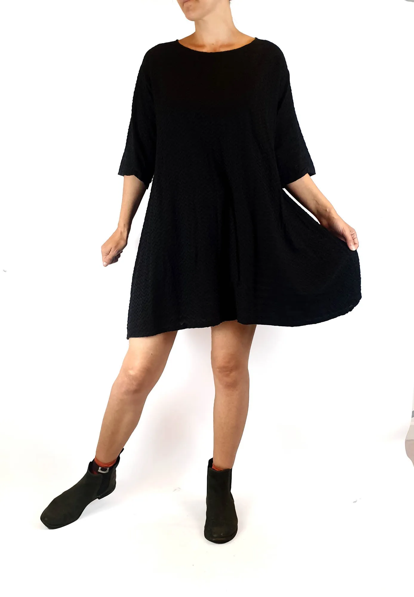 Gorman black half sleeve dress with subtle zig zag pattern size 8