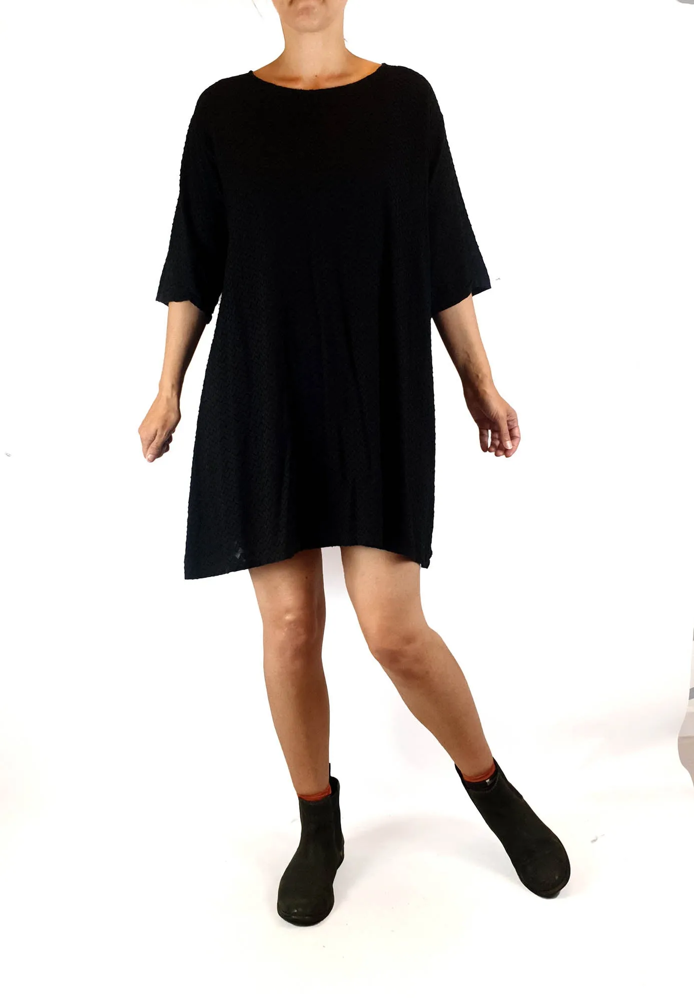 Gorman black half sleeve dress with subtle zig zag pattern size 8