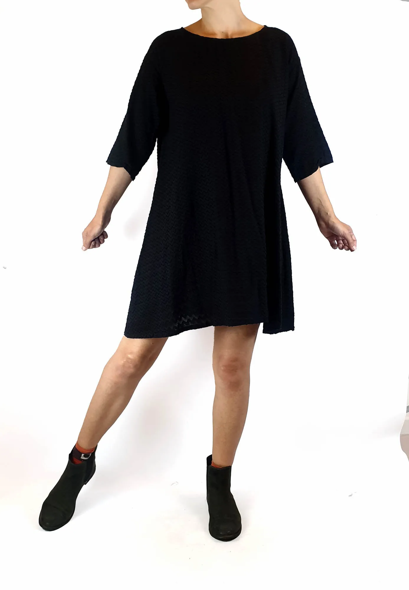 Gorman black half sleeve dress with subtle zig zag pattern size 8