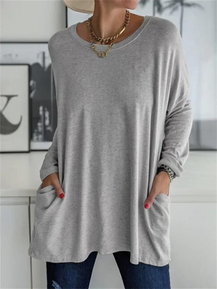 Loose-fitting blouse with pocket for everyday looks