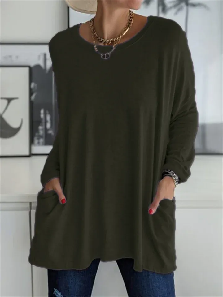 Loose-fitting blouse with pocket for everyday looks