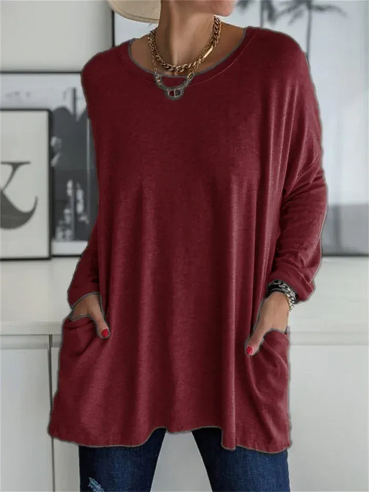 Loose-fitting blouse with pocket for everyday looks