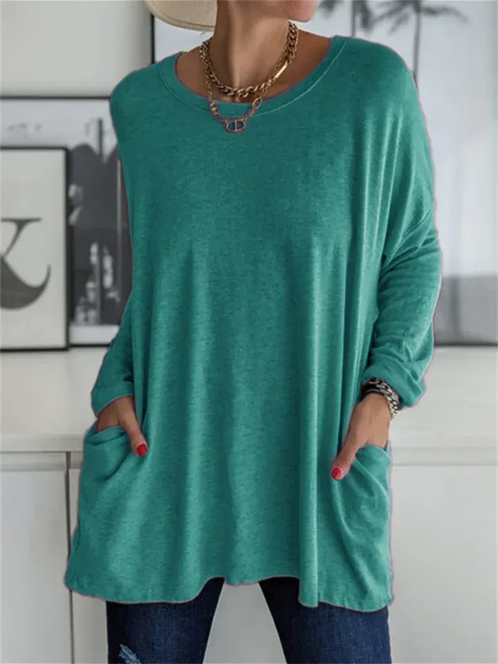 Loose-fitting blouse with pocket for everyday looks