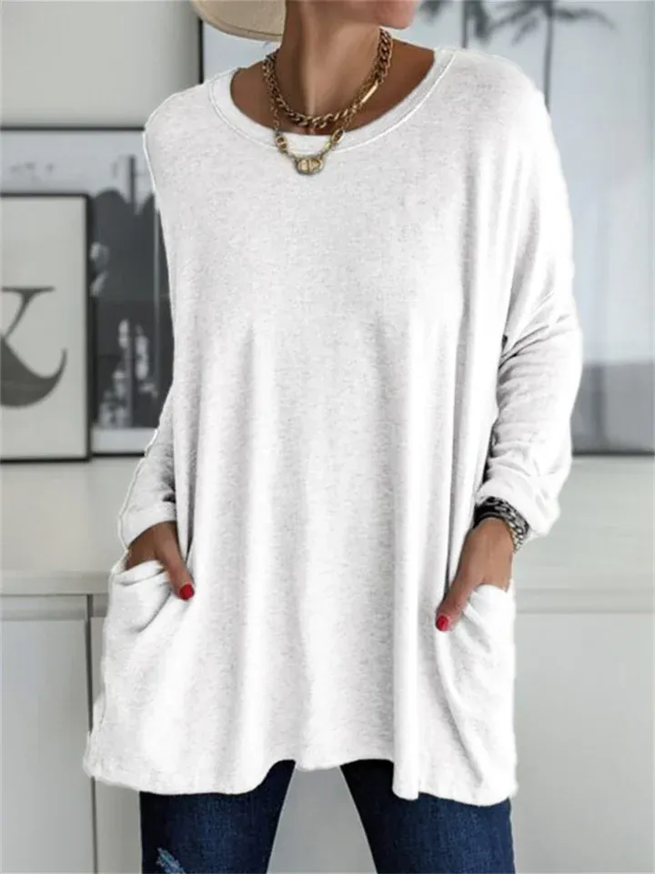 Loose-fitting blouse with pocket for everyday looks