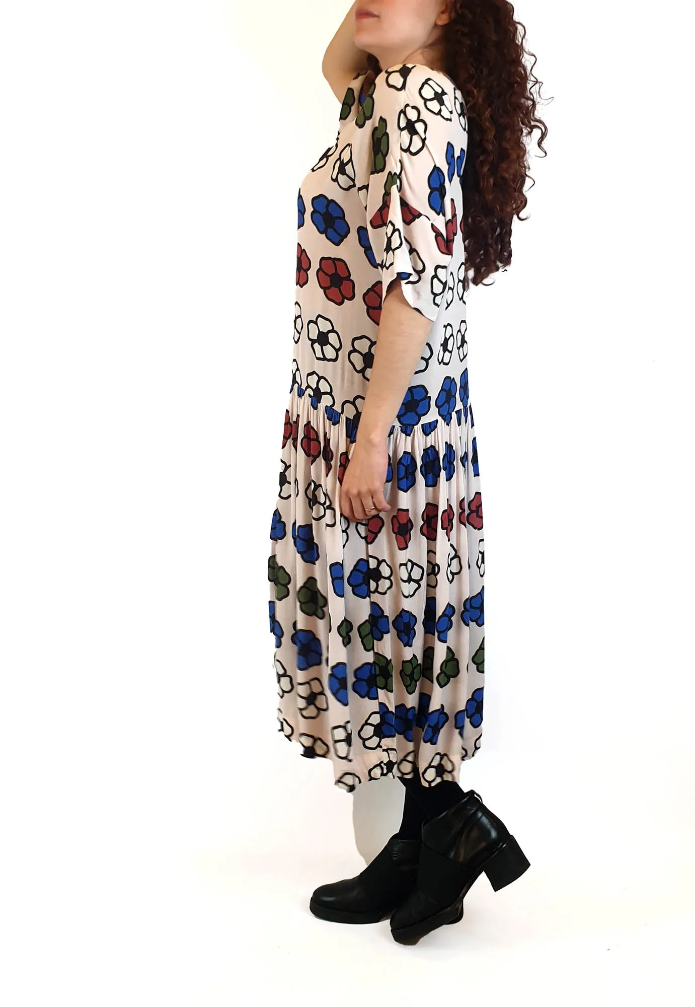 Obus cream dress with cute flower print size 0  (huge fit, fits up to large 10)