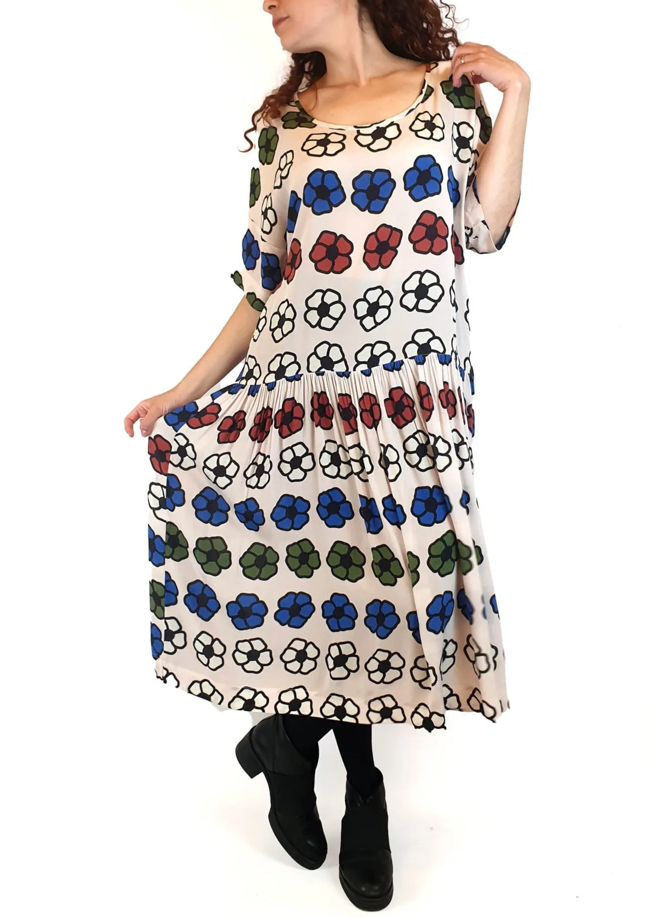Obus cream dress with cute flower print size 0  (huge fit, fits up to large 10)