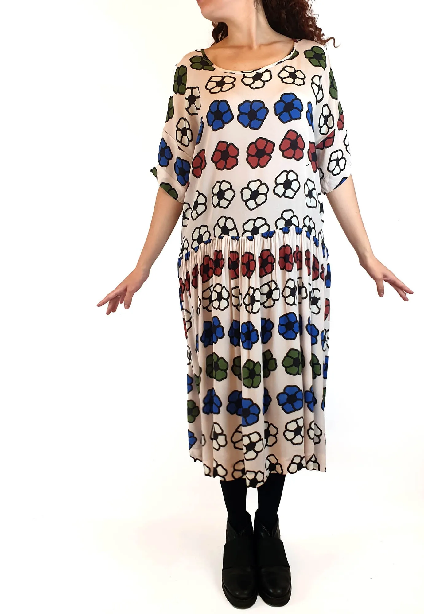 Obus cream dress with cute flower print size 0  (huge fit, fits up to large 10)