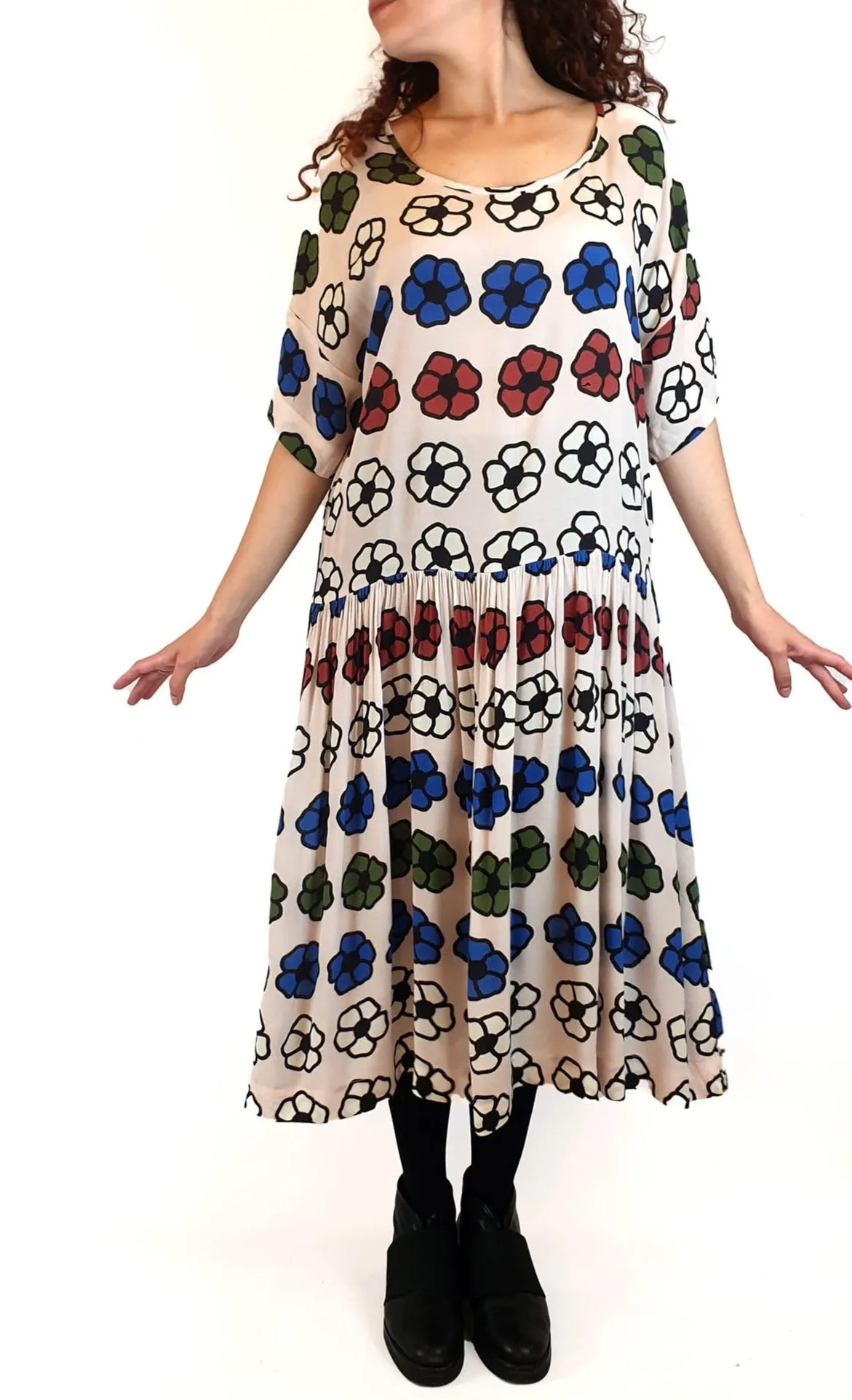 Obus cream dress with cute flower print size 0  (huge fit, fits up to large 10)