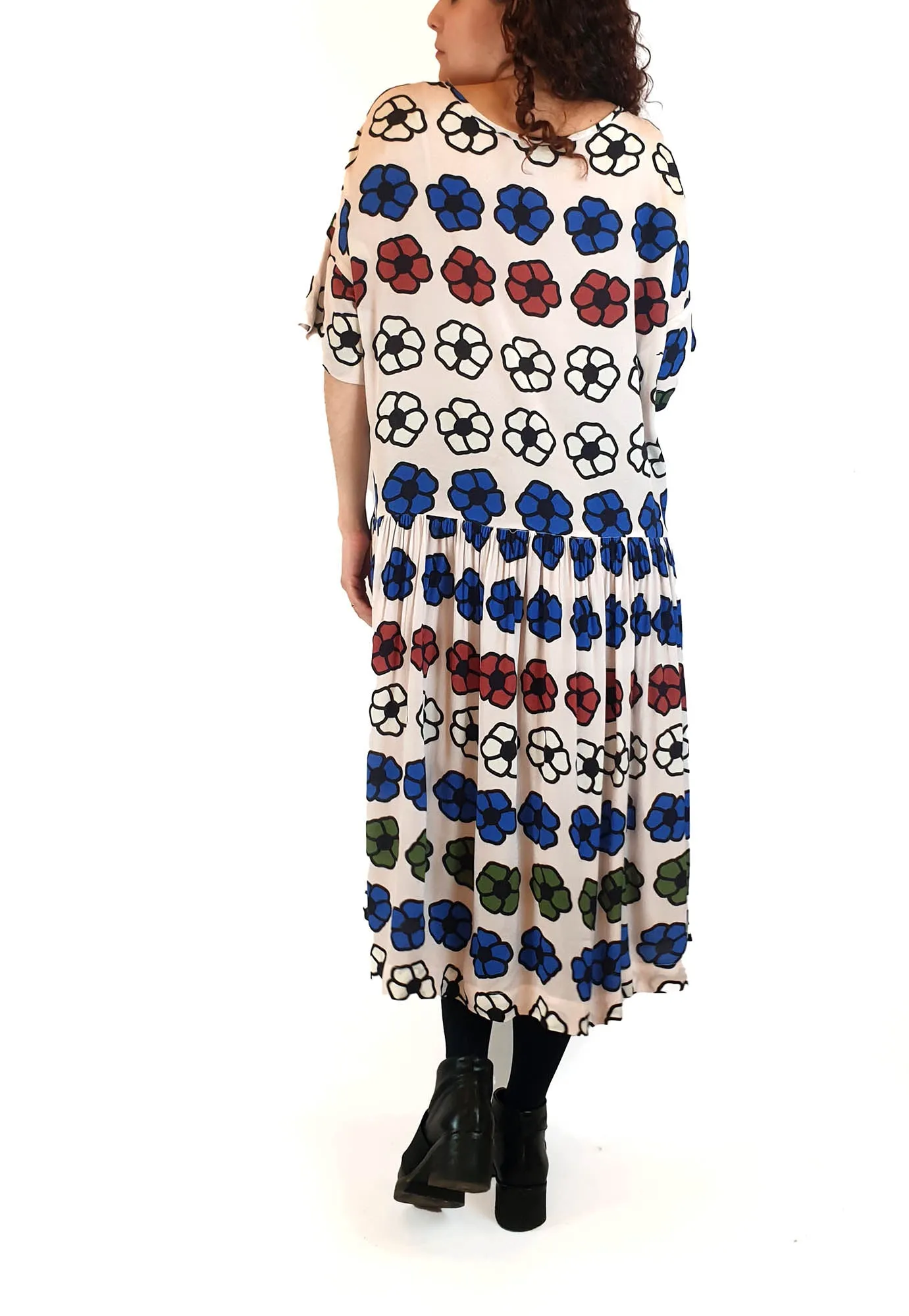Obus cream dress with cute flower print size 0  (huge fit, fits up to large 10)