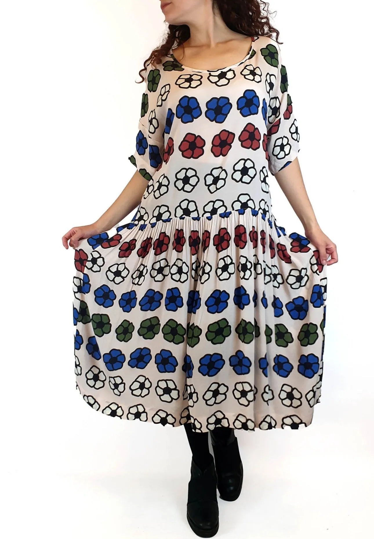 Obus cream dress with cute flower print size 0  (huge fit, fits up to large 10)