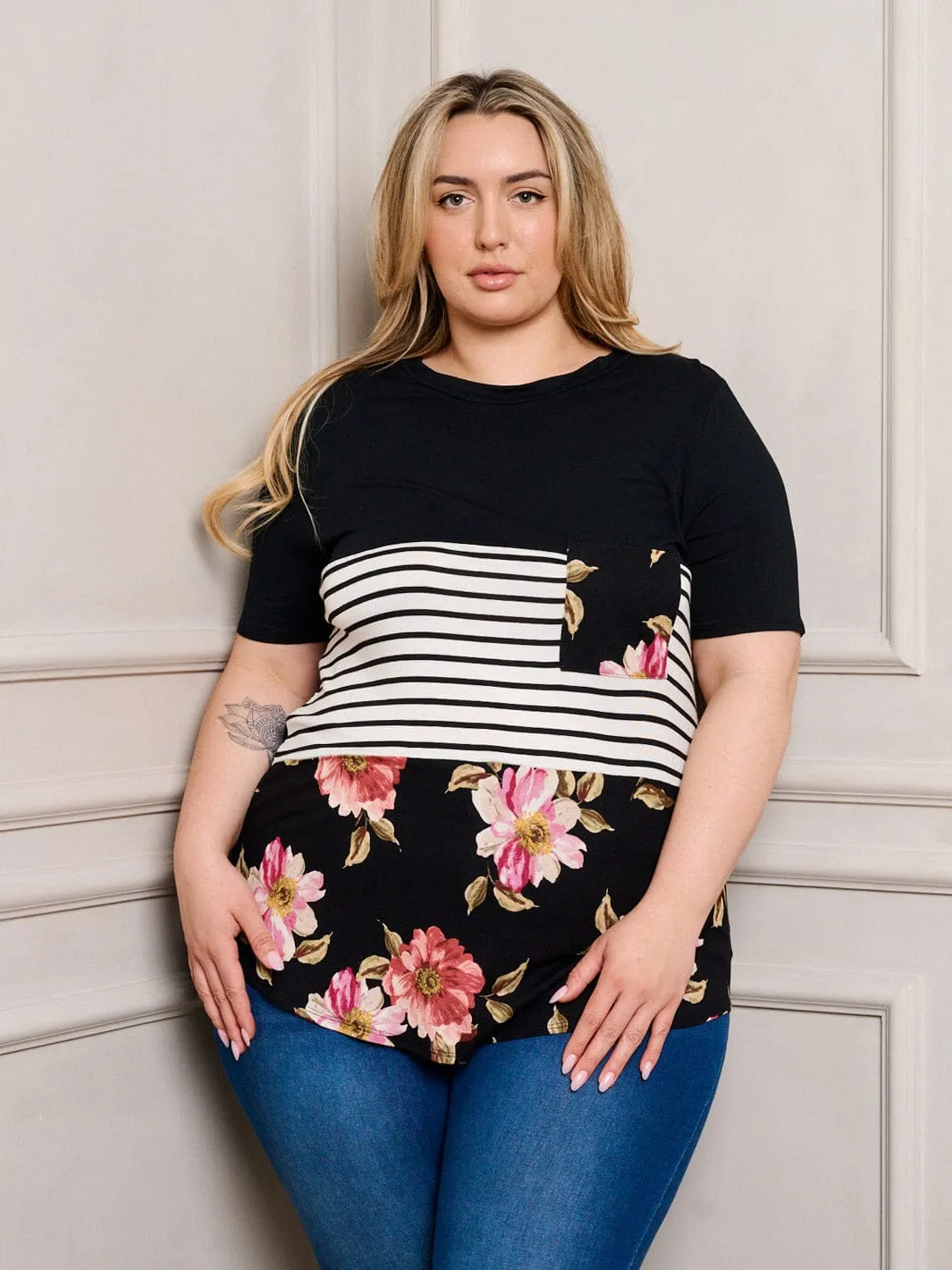 PLUS SIZE SHORT SLEEVE COLORBLOCK FRONT POCKET TOP