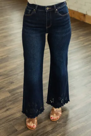 [RISEN] ESTHER PLUS EYELET HEM JEANS