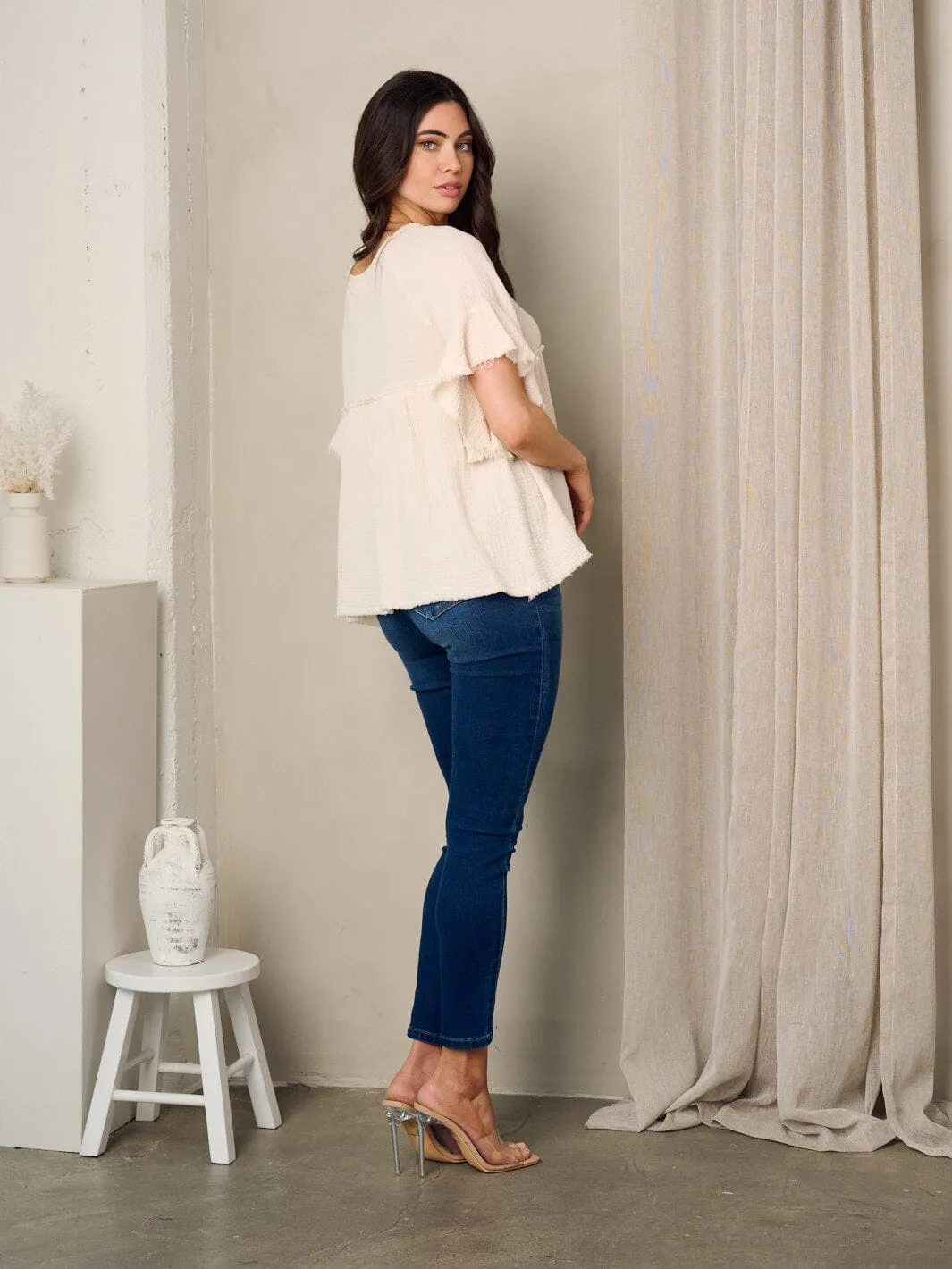 WOMEN'S SHORT RUFFLE SLEEVE RAW HEM TUNIC TOP