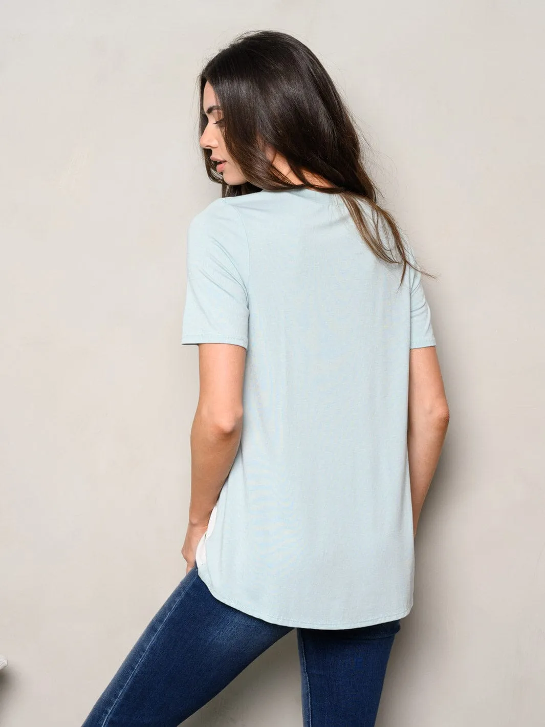 WOMEN'S SHORT SLEEVE COLORBLOCK FRONT POCKET TOP